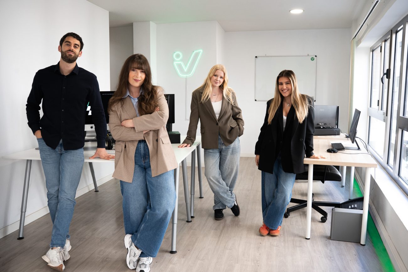 equipo de evol motor en su sede de elche